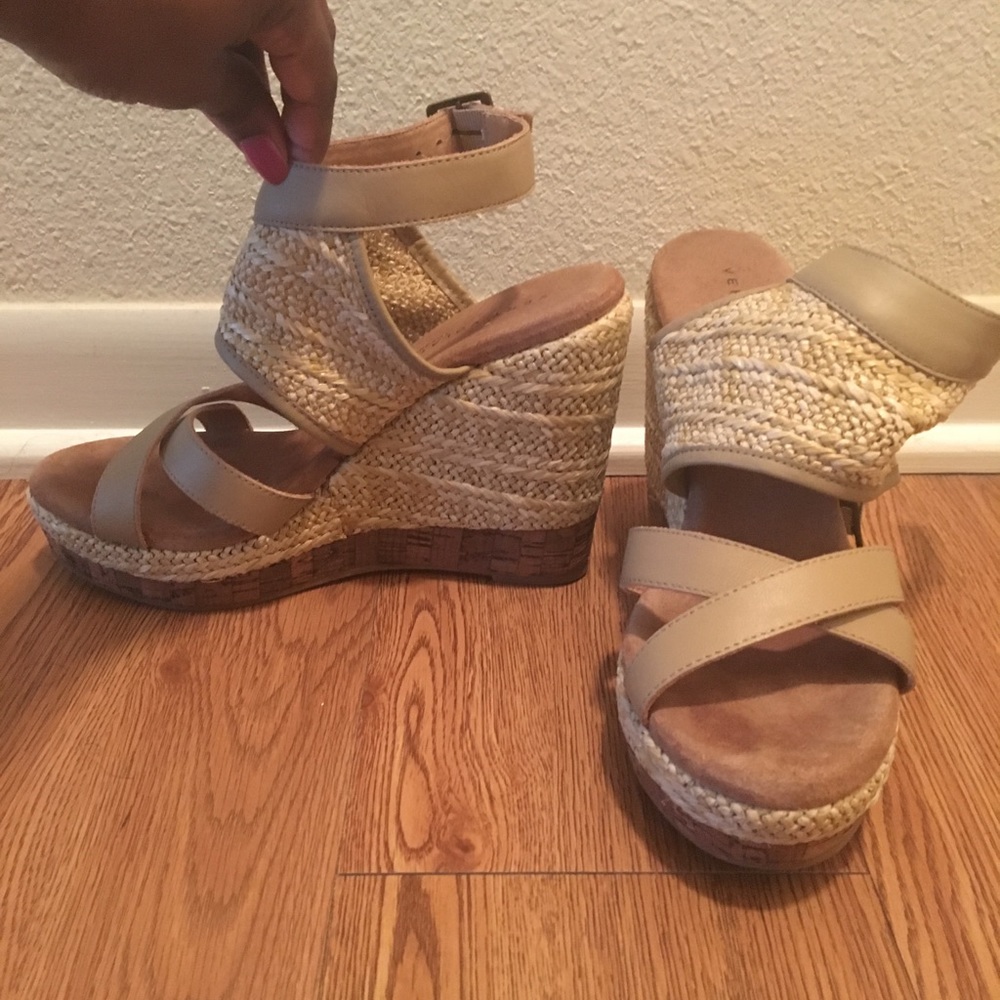 COMFY!!! Very Volatile wedges cork platform size 8